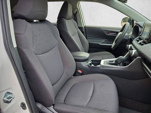 Used 2021 Toyota RAV4 XLE AWD/4WD image 18