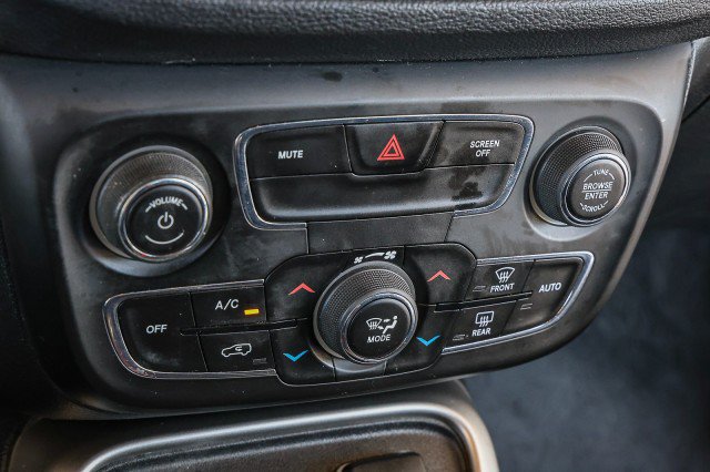 Used 2018 Jeep Compass Latitude w/ Popular Equipment Group FWD image 17
