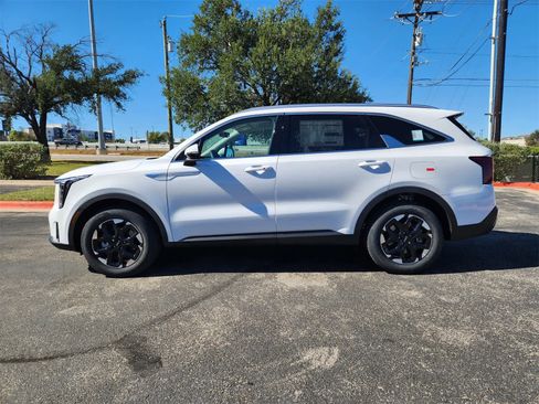 New 2026 Kia Sorento S image 4