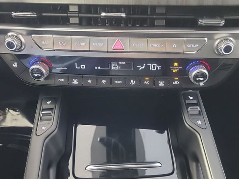 Used 2025 Kia Telluride EX w/ EX Captain's Chair Package AWD/4WD image 34