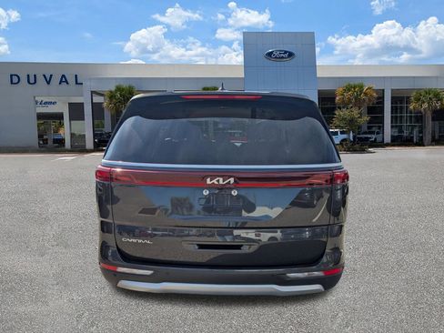 Used 2024 Kia Carnival LX image 5