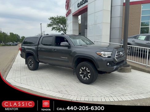 Used 2017 Toyota Tacoma TRD Off-Road AWD/4WD image 1