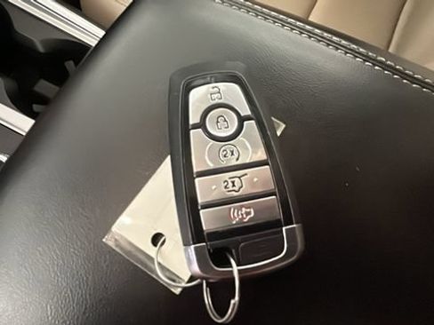Used 2020 Ford Explorer XLT w/ Equipment Group 202A AWD/4WD image 20