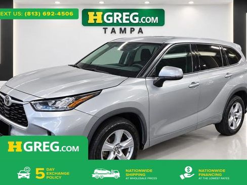 Used 2020 Toyota Highlander LE FWD image 1