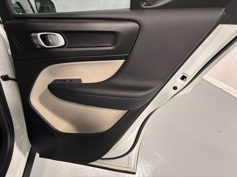 Used 2019 Volvo XC40 T5 Momentum image 27