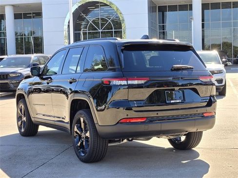 New 2025 Jeep Grand Cherokee Limited w/ Black Appearance Package image 3