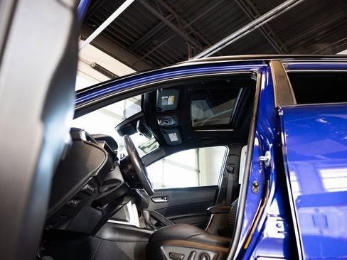 Used 2024 Toyota Corolla Cross XSE w/ Convenience Package image 11