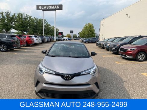 Used 2019 Toyota C-HR XLE FWD image 1