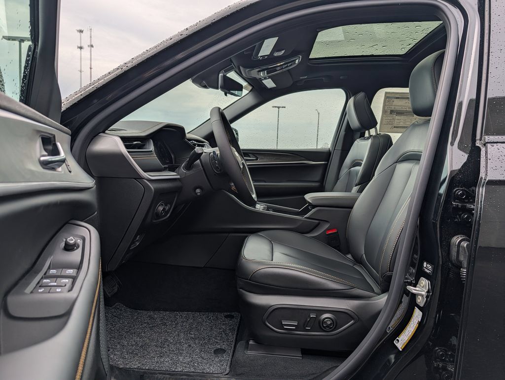 New 2026 Jeep Grand Cherokee Limited AWD/4WD image 7