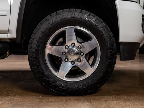 Used 2018 GMC Sierra 2500 SLT w/ Duramax Plus Package AWD/4WD image 11