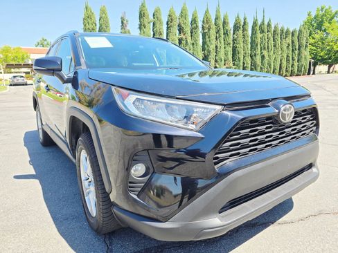 Used 2019 Toyota RAV4 XLE FWD image 1