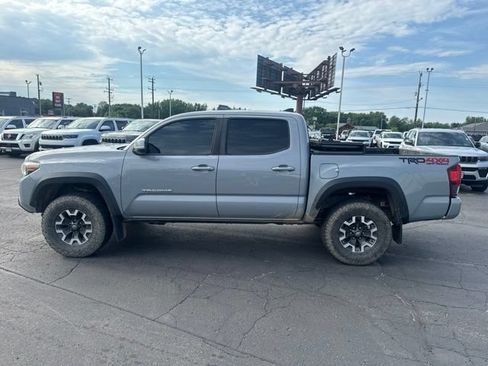 Used 2019 Toyota Tacoma TRD Off-Road w/ Technology Package AWD/4WD image 5