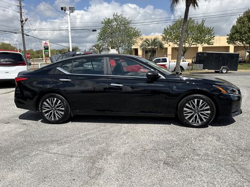 Used 2025 Nissan Altima 2.5 SV image 6