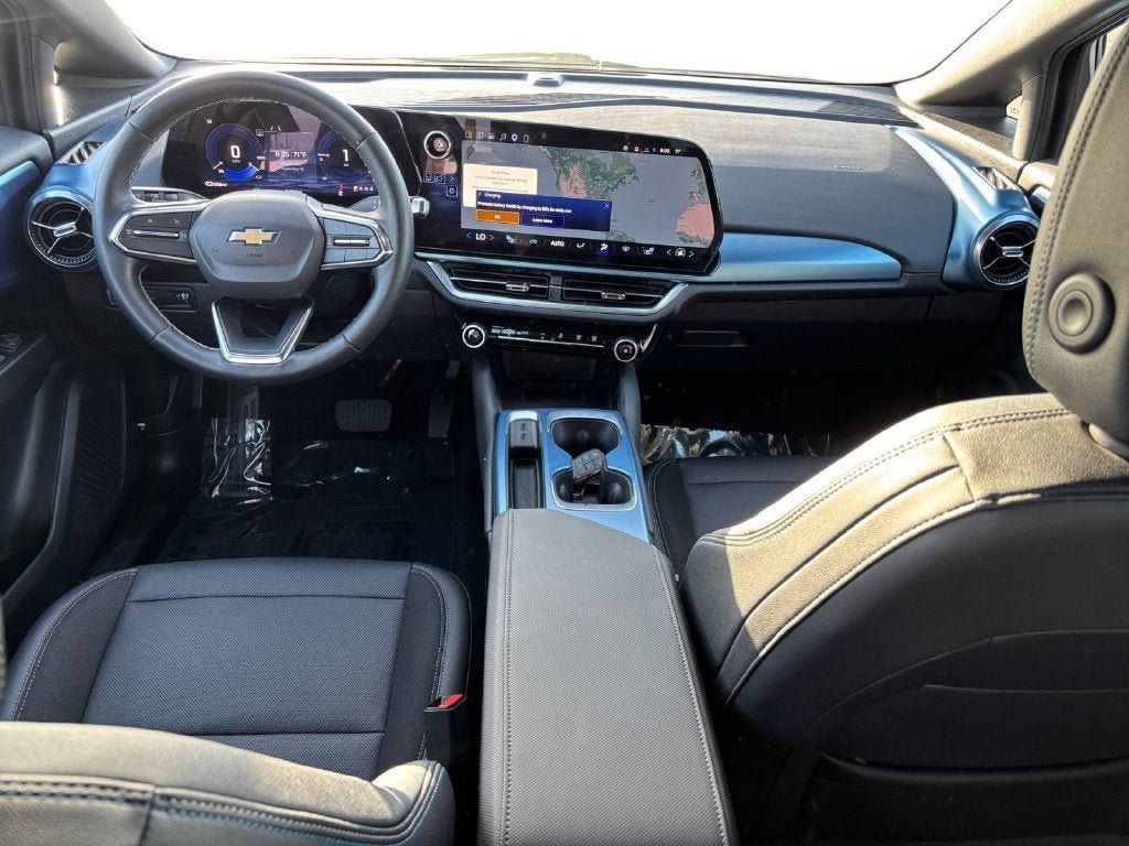 Certified 2025 Chevrolet Equinox EV LT w/ Convenience Package FWD image 12