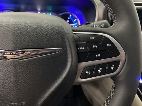 Used 2024 Chrysler Pacifica Limited FWD image 20