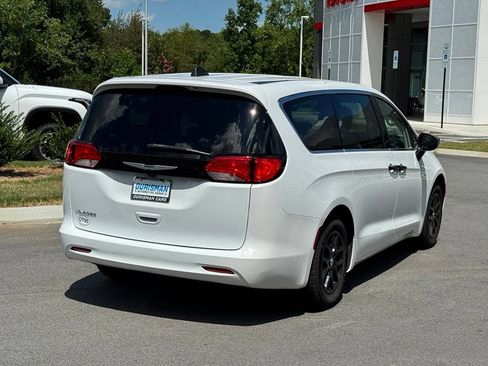 Used 2023 Chrysler Voyager LX FWD image 9