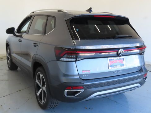 New 2026 Volkswagen Taos SEL image 7