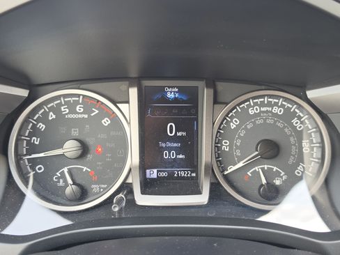 Certified 2022 Toyota Tacoma Limited AWD/4WD image 18