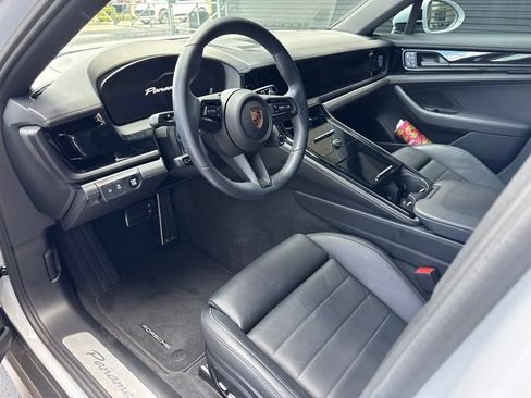Certified 2025 Porsche Panamera RWD image 8