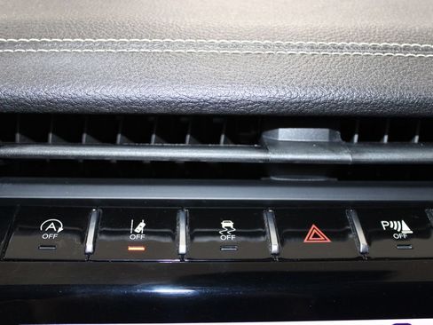 Used 2022 Jeep Grand Cherokee Limited AWD/4WD image 50