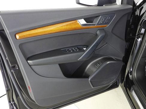 Used 2023 Audi Q5 2.0T Premium w/ Convenience Package image 11