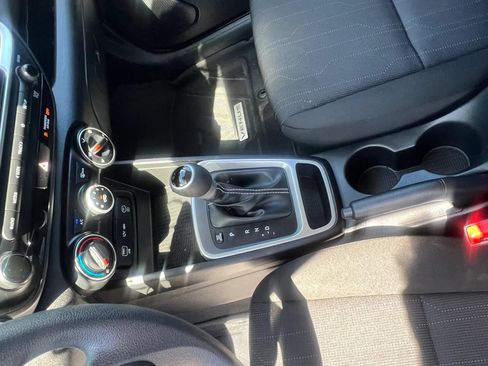 Used 2025 Hyundai Venue SE FWD image 16
