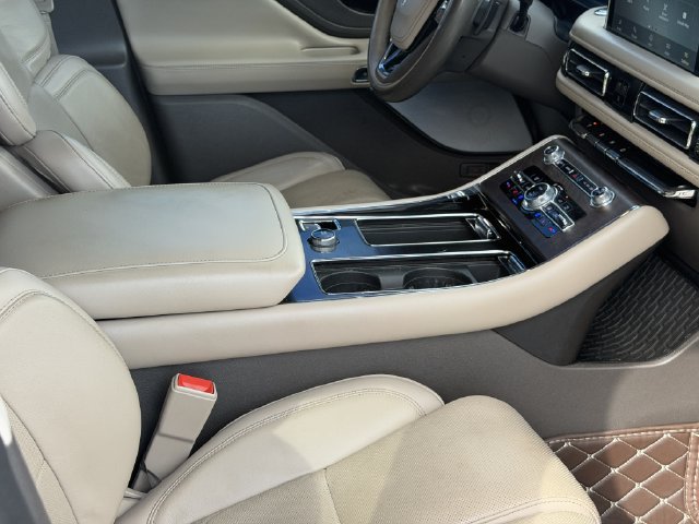 Used 2021 Lincoln Aviator Grand Touring w/ Equipment Group 302A AWD/4WD image 17