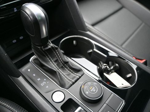 Used 2022 Volkswagen Atlas Cross Sport SE image 5