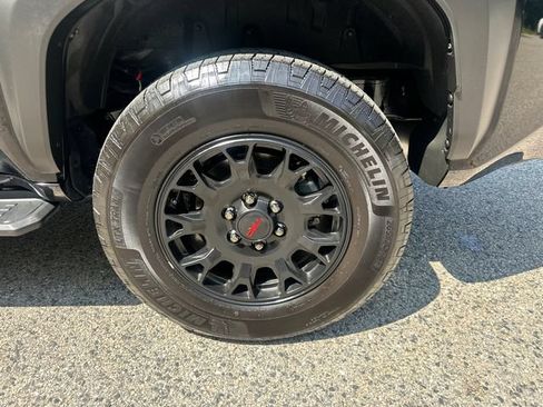 Used 2025 Toyota 4Runner TRD Off-Road Premium AWD/4WD image 14
