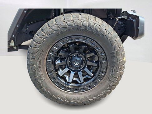 Used 2022 Jeep Gladiator Sport AWD/4WD image 9
