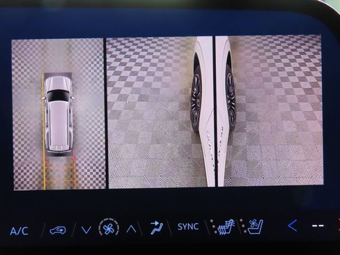 Used 2025 Chevrolet Suburban High Country image 19