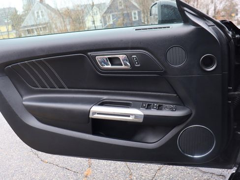 Used 2015 Ford Mustang Premium image 17