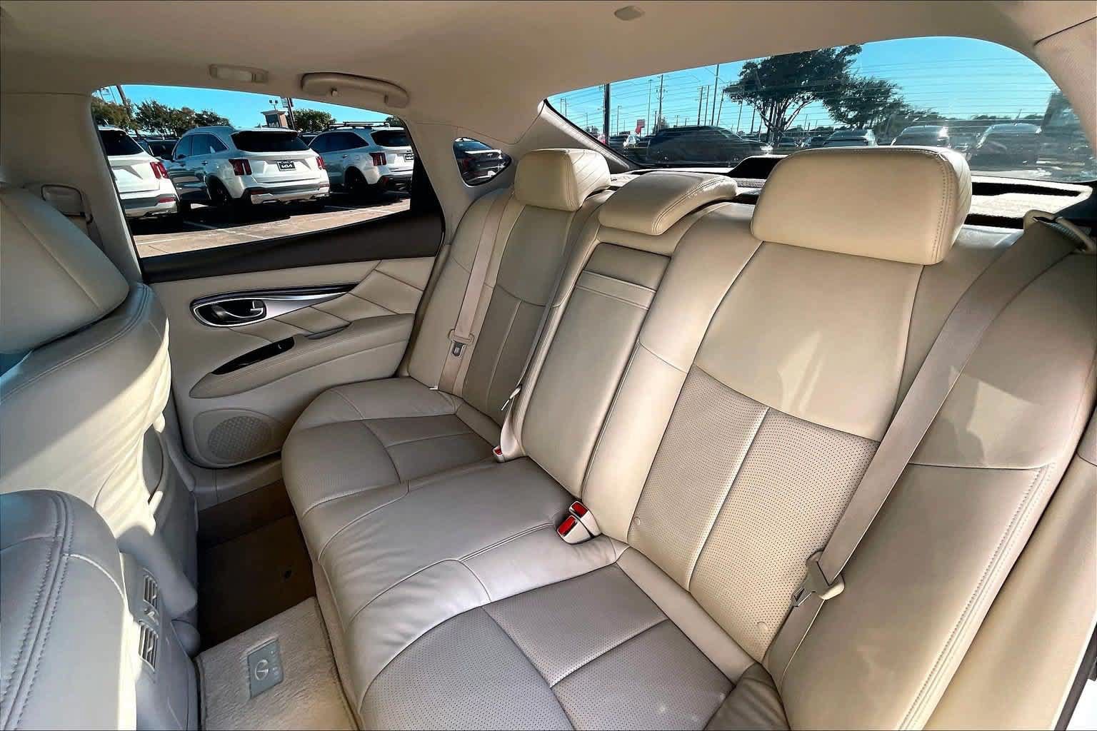 Used 2012 INFINITI M37 w/ Premium Pkg RWD image 28