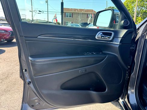 Used 2019 Jeep Grand Cherokee Limited image 9