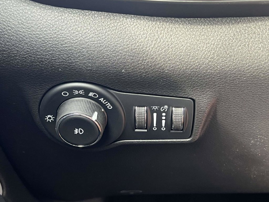 Used 2026 Jeep Compass Limited w/ Sun, Sound & Navigation Group AWD/4WD image 29