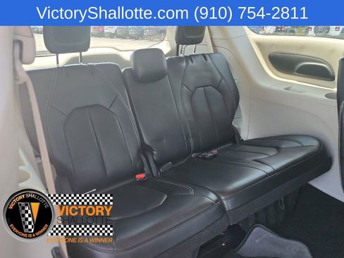 Certified 2023 Chrysler Pacifica Touring-L FWD image 37