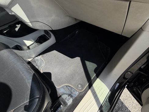 Used 2018 Chrysler Pacifica Touring-L FWD image 35