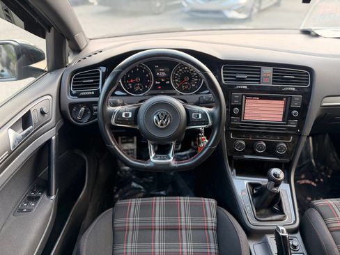 Used 2018 Volkswagen GTI SE FWD image 30