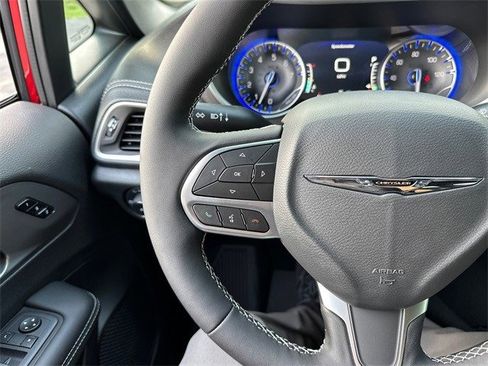 New 2025 Chrysler Pacifica Select image 37