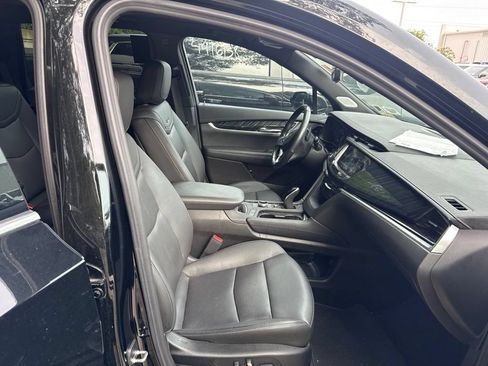 Used 2023 Cadillac XT6 Premium Luxury w/ Technology Package AWD/4WD image 4