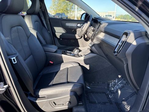 Used 2024 Volvo XC40 B5 Plus w/ Protection Package Premier image 19