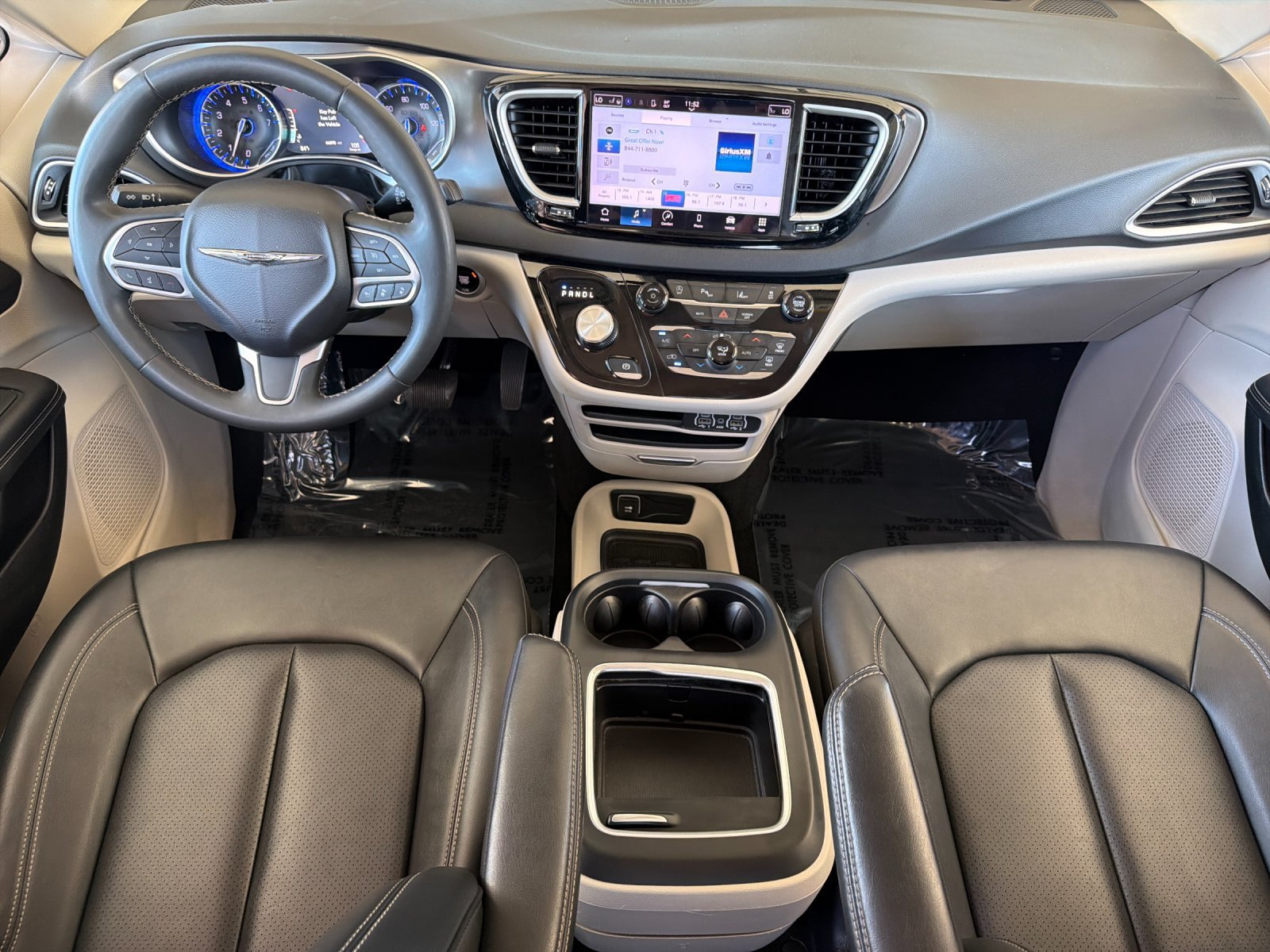 Used 2024 Chrysler Pacifica Touring-L FWD image 15