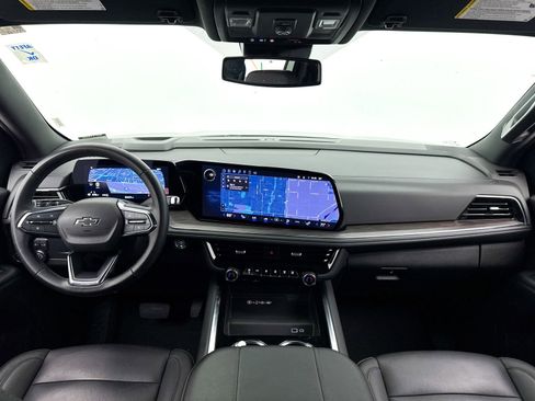 Used 2025 Chevrolet Suburban Z71 image 36