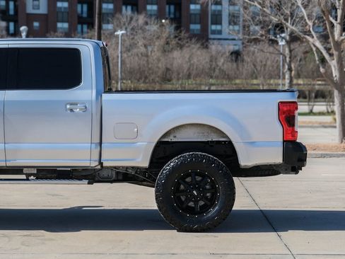 Used 2017 Ford F250 Lariat w/ Lariat Value Package image 12