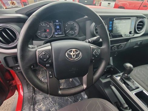 Used 2017 Toyota Tacoma TRD Sport w/ Exterior Package image 17