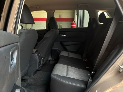 Used 2025 Nissan Rogue SV FWD image 12