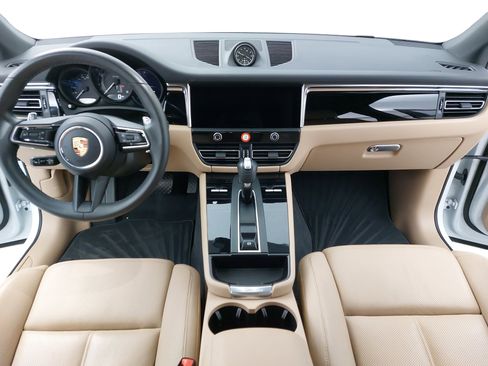 Used 2023 Porsche Macan Turbo image 11