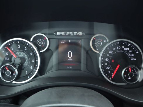 New 2026 RAM 1500 Express AWD/4WD image 4