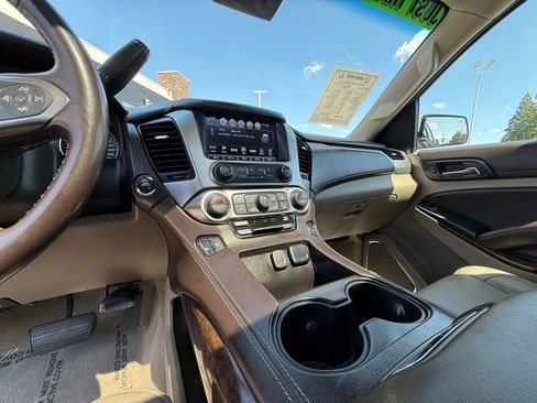 Used 2019 Chevrolet Suburban LT RWD image 24