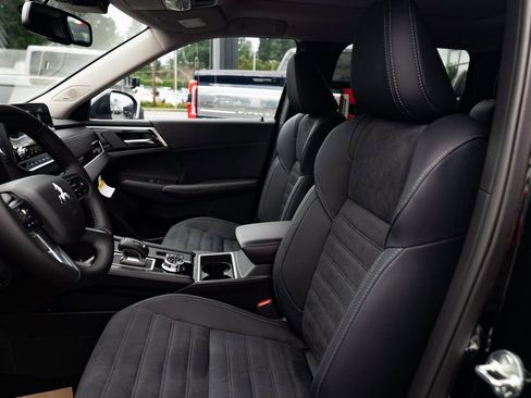 New 2025 Mitsubishi Outlander SE AWD/4WD image 17